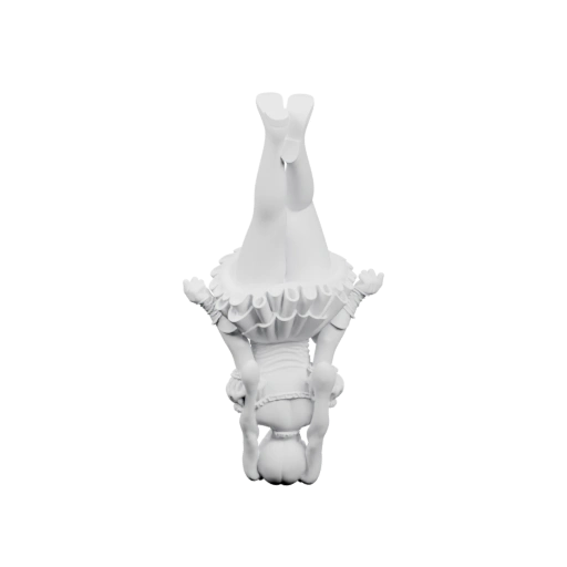 Девочка в костюме с флером