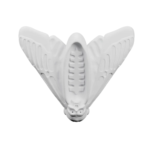 Скульптура бабочки с кольцом