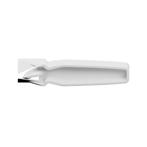 Узкая ванна с резными элементами