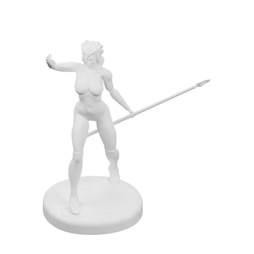 Силовая девушка в боевой позе