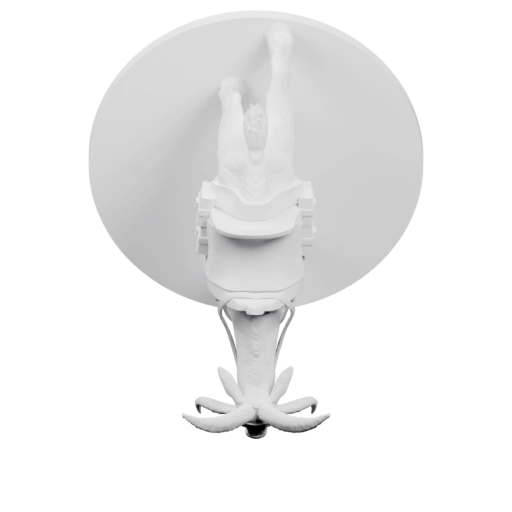 Статуя козы на круглом основании