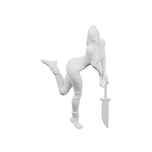 Женщина в боевой позе с мечом