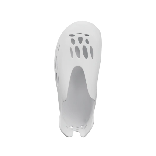 Левая спортивная обувь с отверстиями