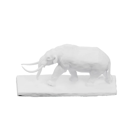 Мамонт стоит на камне