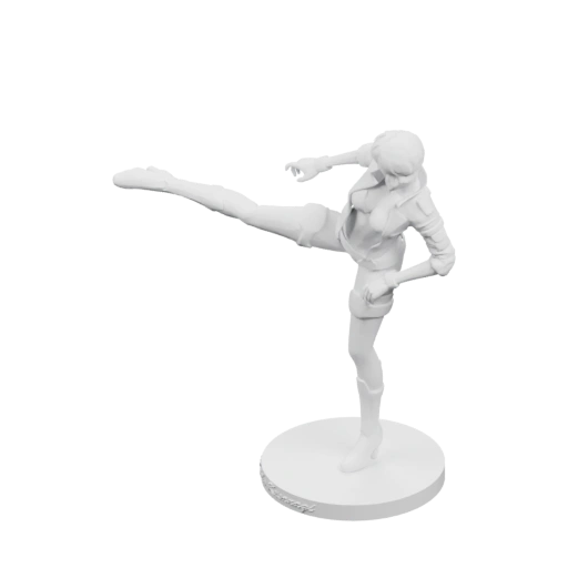 Девушка в боевой позе