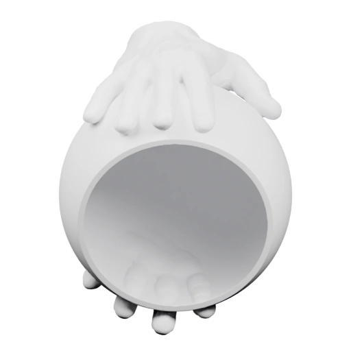 Руки держат горшок с отверстием