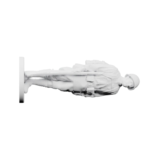 Лежащий солдат в форме