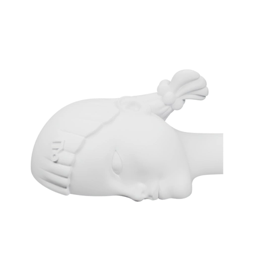 Девочка в позе сна