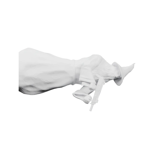 Статуя в позе с мечом