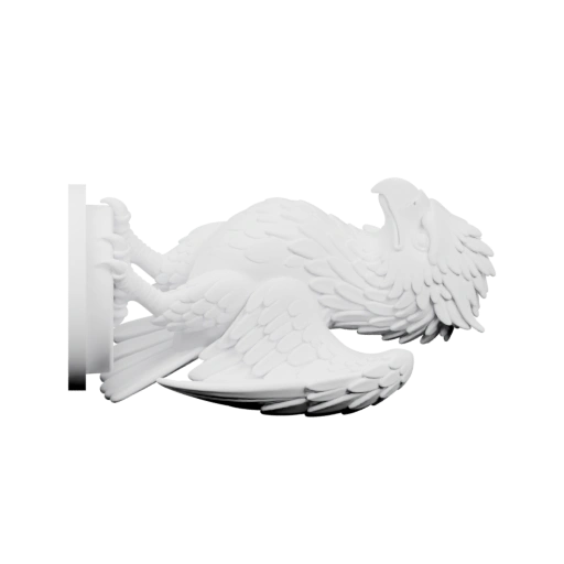 Статуэтка с расправленными крыльями и острым клювом на круглой подставке