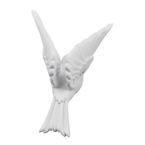 Летящая птица с расправленными крыльями и хвостом