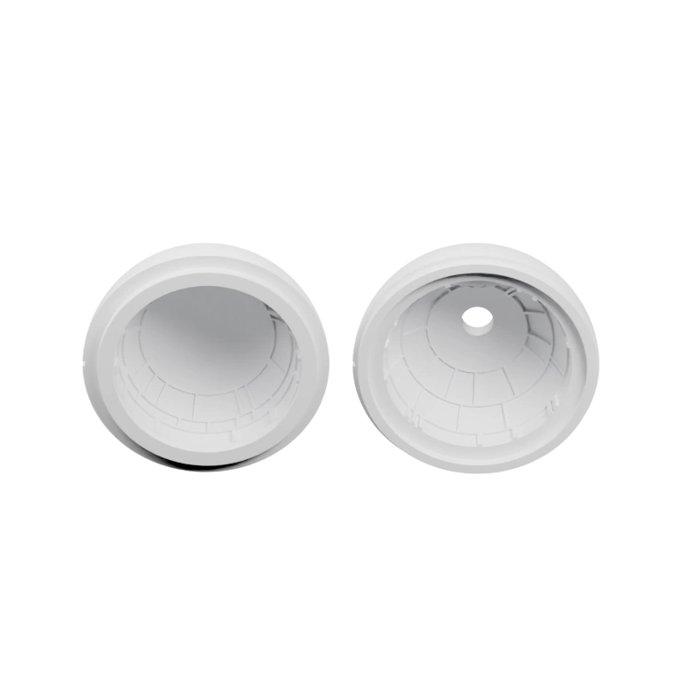 Имеет внутреннюю структуру и центральное отверстие