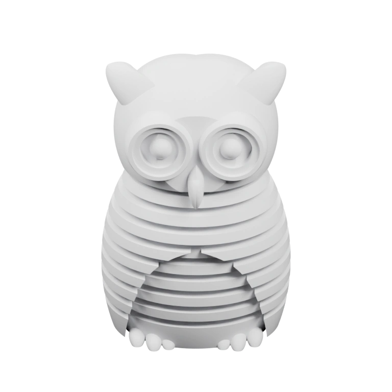Фигурка совы с выразительными глазами и полосатым телом
