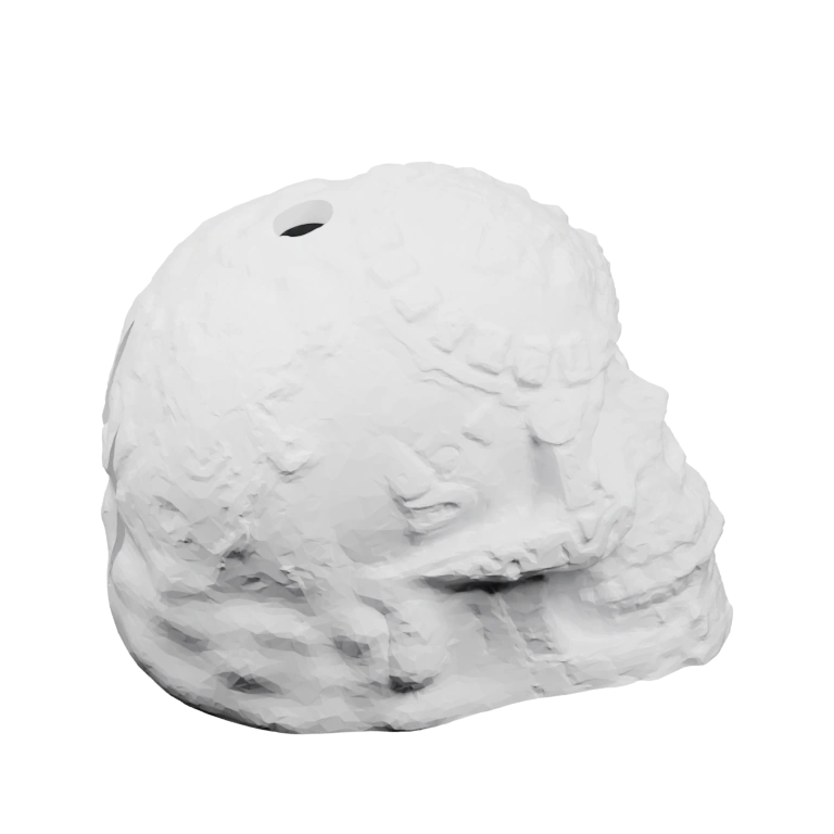 Фигурка в форме черепа с резными узорами и отверстиями