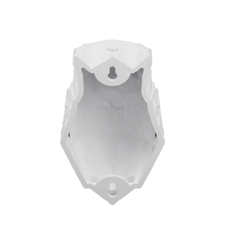 Геометрическая фигура с выразительными чертами совы, предназначенная для крепления на стене