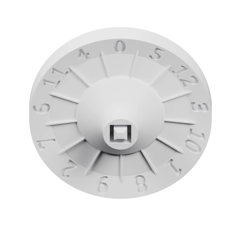 Круглое устройство с цифрами по краю и центральной кнопкой