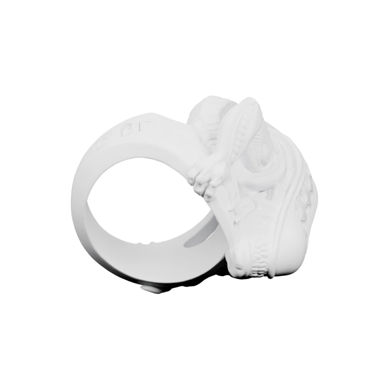 Кольцо с фигуркой