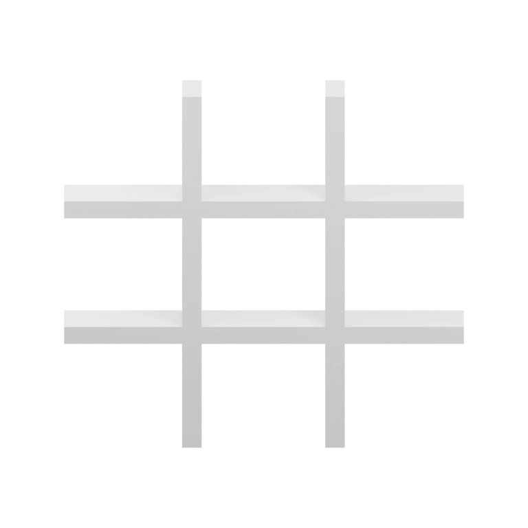 Женщина в капюшоне с длинными волосами и корсетом