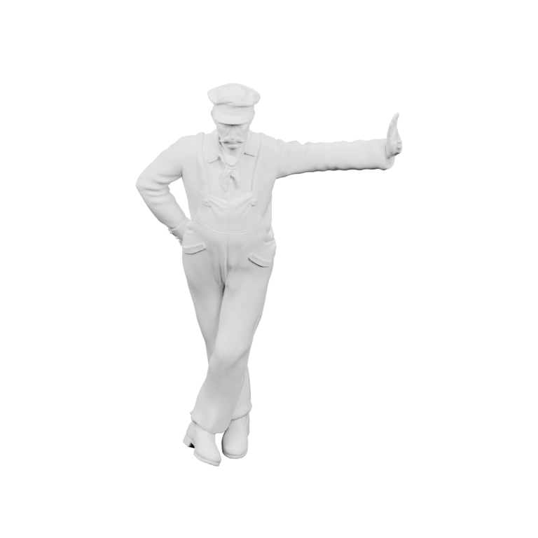 Человек в кепке и рабочей одежде сидит на скамейке