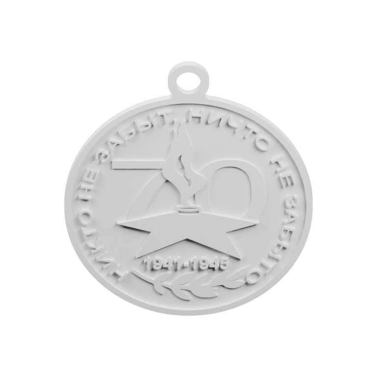 Человек в костюме поднимает и держит большое колесо