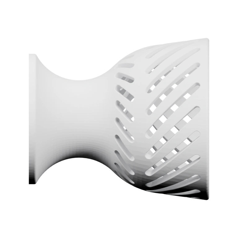 Длинное острое оружие с изогнутым лезвием и декоративными элементами