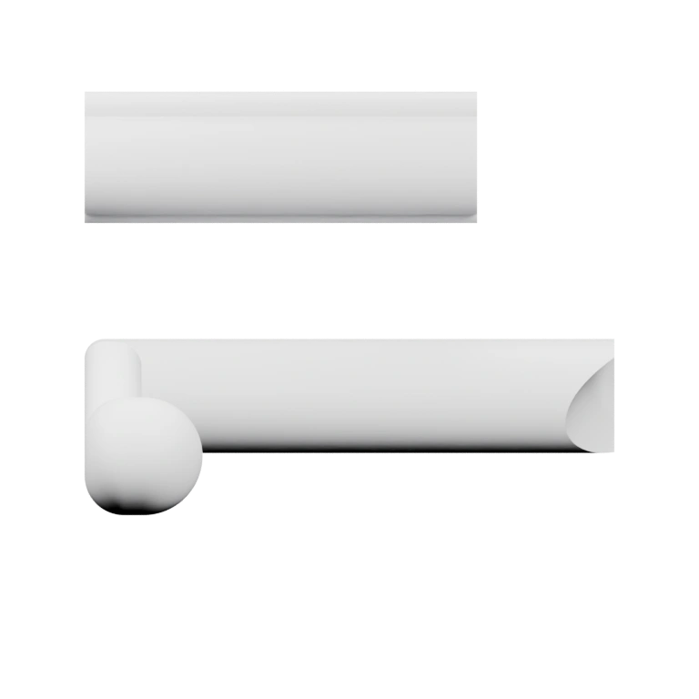 Рука держит кольцо с символом, вложено в руку