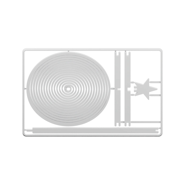 Имеет форму с отверстиями и выступами для фиксации