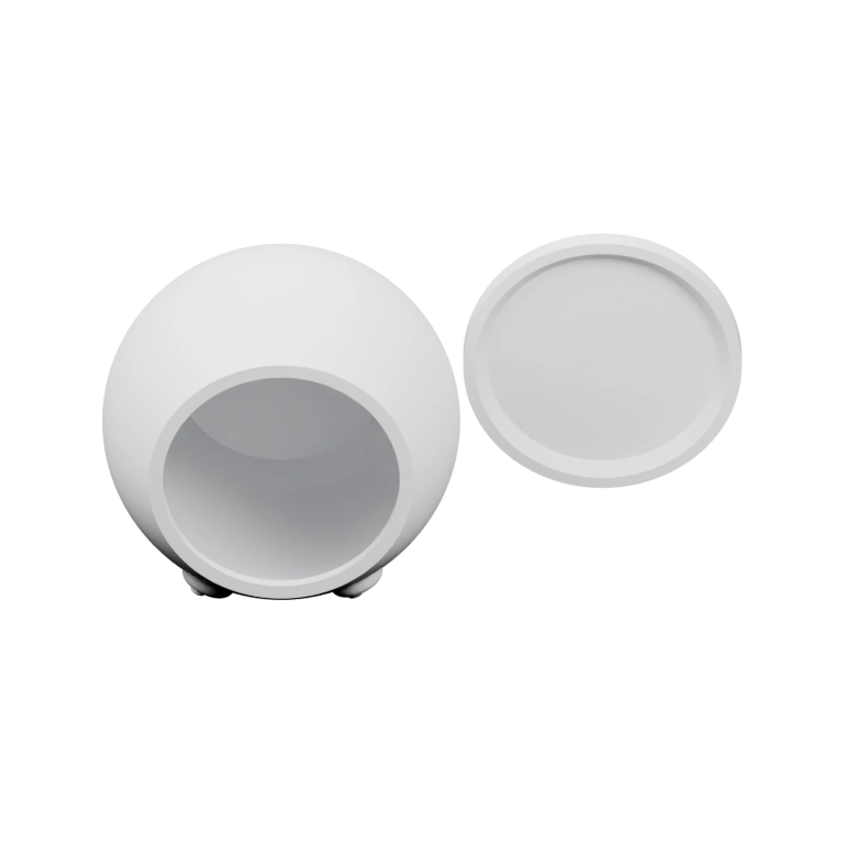 Сферическая форма с неровными краями и одной трещиной