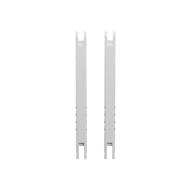 Персонаж в позе с руками на бёдрах, стоит на подставке