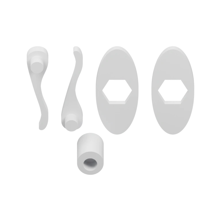 Плоская табличка с выгравированными символами и цифрами, имеющая выступы для крепления