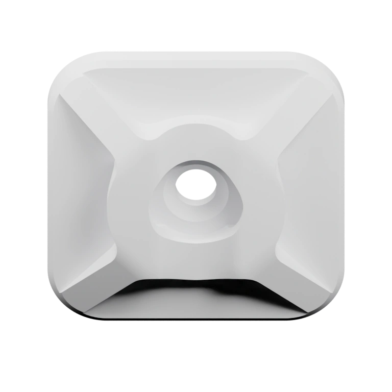 Прямоугольный корпус с выемкой и ручкой, вертикальные панели с защелками