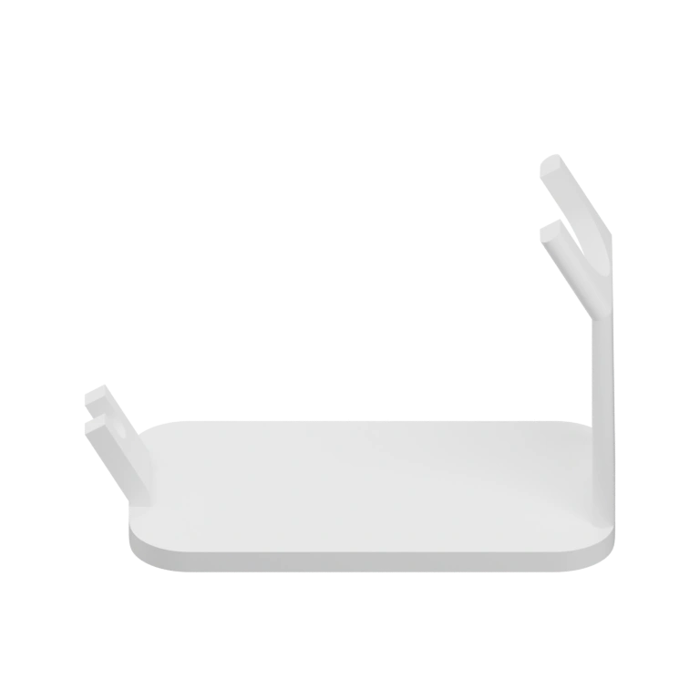 Имеет две верхние части и две нижние с защелками