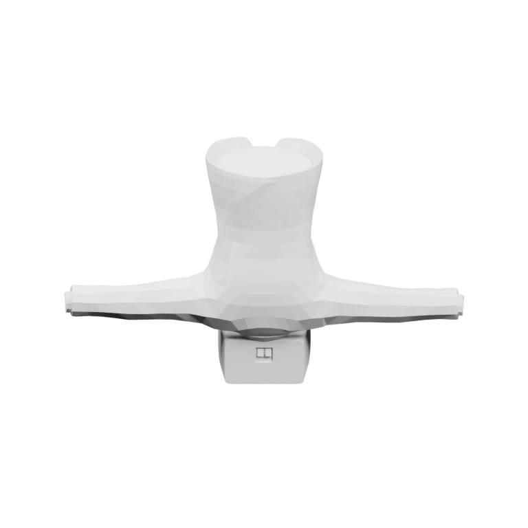 Человек в костюме с микрофоном на голове, руки расставлены