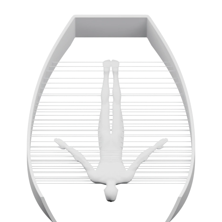 Фигура лежит в арочном контейнере с решетчатыми стенками